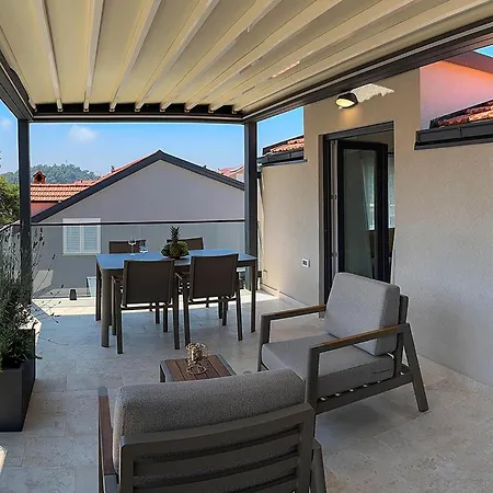 아파트 Luxurious In Korcula With Sauna 브르나