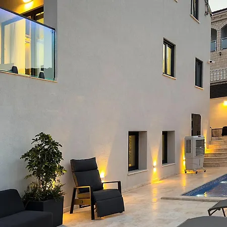 Luxurious In Korcula With Sauna 아파트 브르나